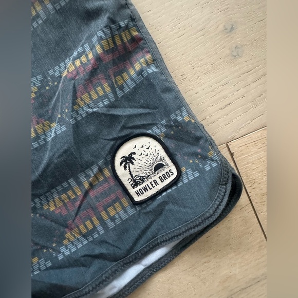 Howler Brothers Board Shorts Men's 32 Multicolor Stretch Bruja - Picture 7 of 10